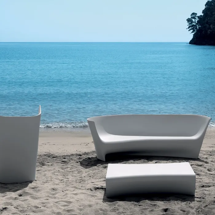 “PIAFFE by Driade modern Italian designer side table – sculptural silhouette with minimalist elegance and artistic form”