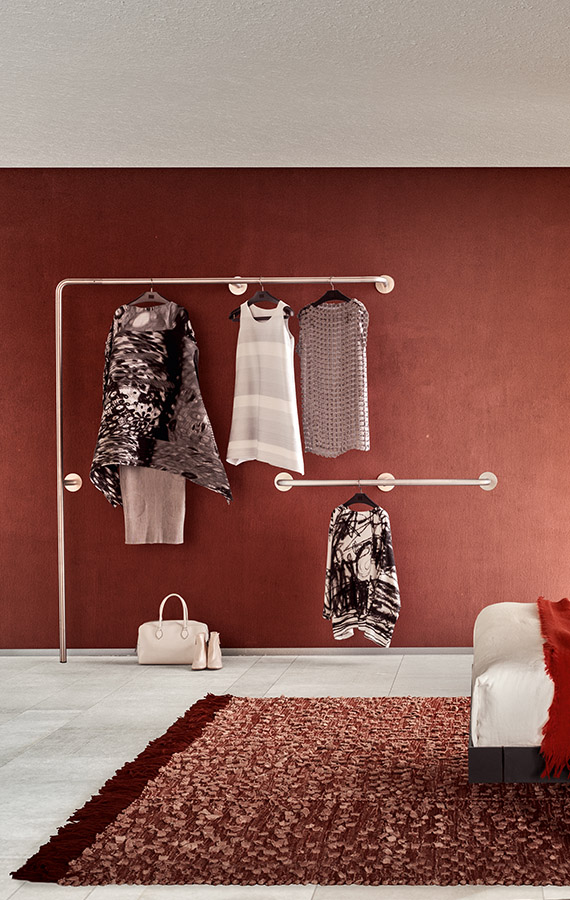 “Snake by Pianca – modern Italian wall-mounted shelf with flowing curved design and sculptural appeal”