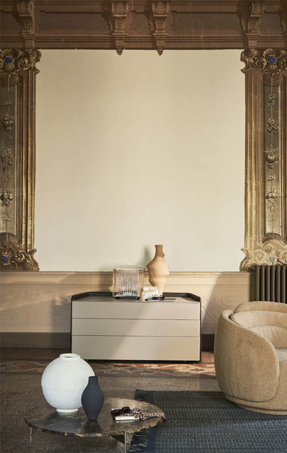 “Chloé by Pianca modern Italian bed – elegant upholstered headboard with soft curves”