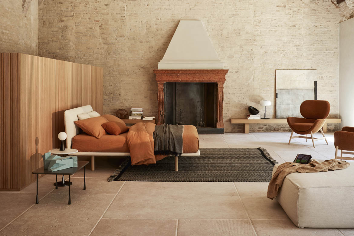 “Filo Up wardrobe by Pianca – modern Italian design with handle-less hinged doors and sleek profile”