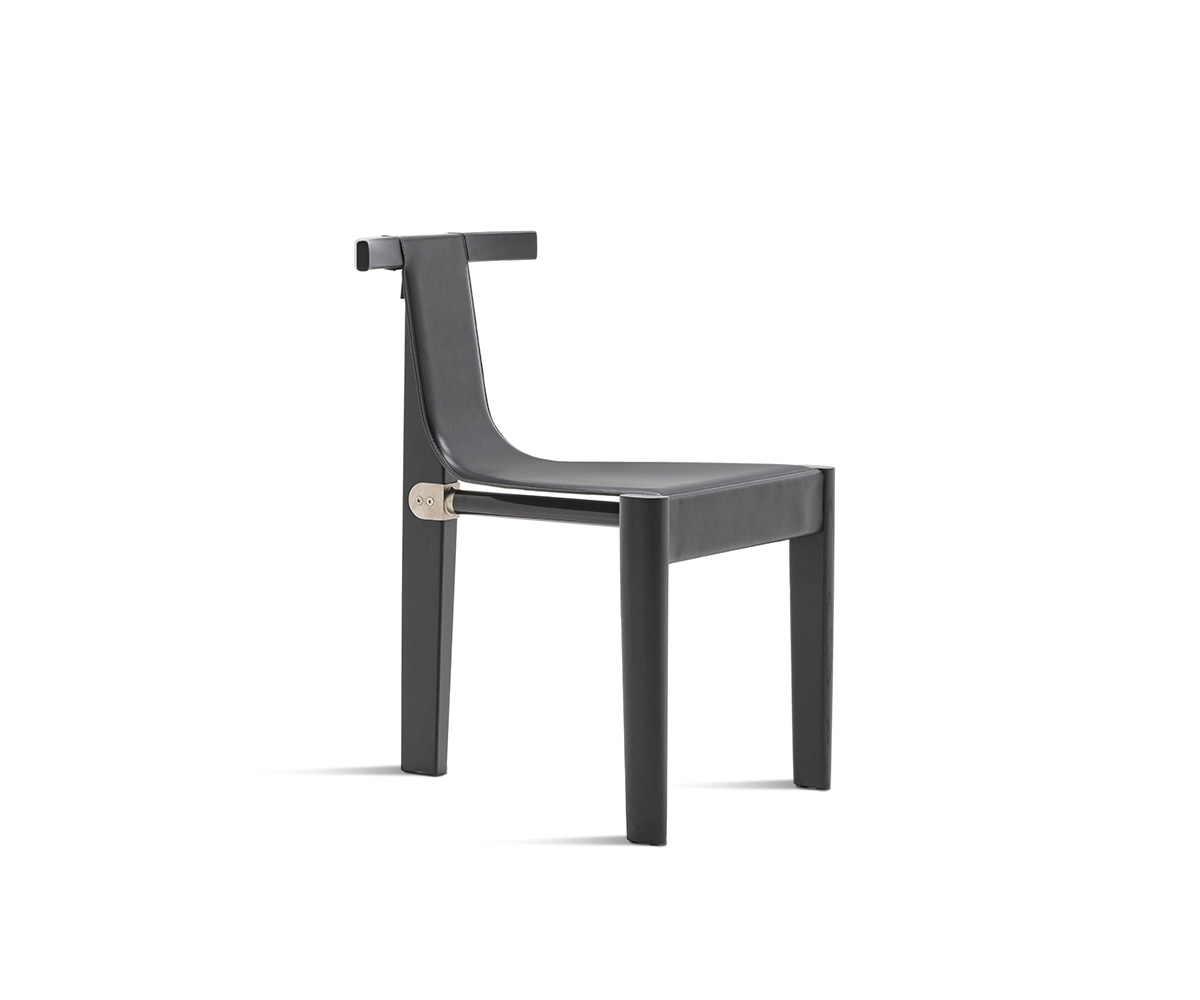 "Pablita Chair by Casamania & Horm – Sculptural Design in Black Ash and Leather"