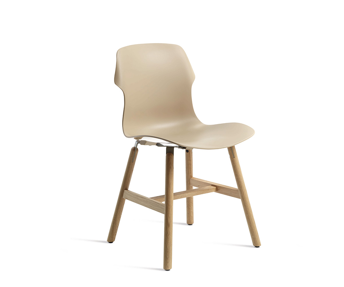 "Stereo Wood Polypropylene Chair by Casamania & Horm – Designed by Luca Nichetto, featuring a glossy rear and matte front polypropylene shell, supported by natural or walnut-stained oak legs, offering a modern and versatile seating solution."