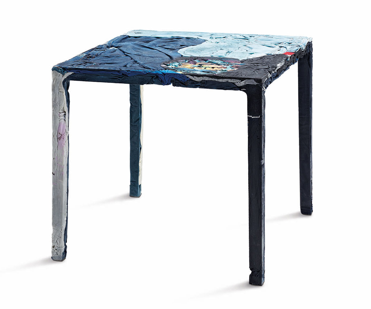 Rememberme Bistrot Table by Casamania & Horm – Sustainable Design by Tobias Juretzek