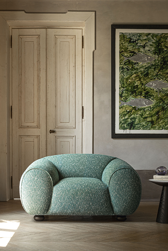“Regina by Pianca modern Italian sofa – elegant design with plush cushions and refined upholstery”