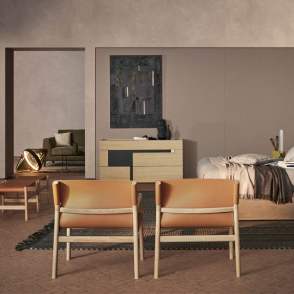 “Fushimi Lounge by Pianca modern Italian lounge chair – elegant solid wood frame with refined curves”
