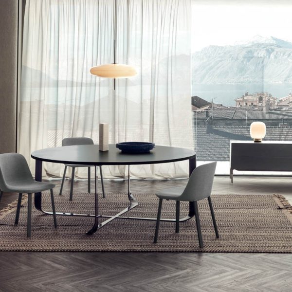 “Italian designer armchair – Esse by Pianca with minimalist silhouette and refined craftsmanship”