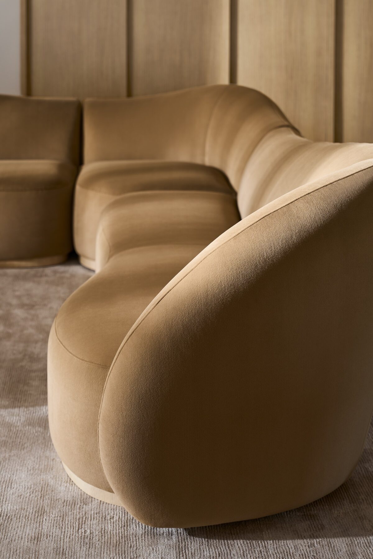 Caracole Kalahari Wedge featuring a triangular design, fully upholstered in camel-colored angora-like velvet, with a base finished in Sparkling Argent, designed to seamlessly connect two Kalahari sofas in an L-shaped sectional.