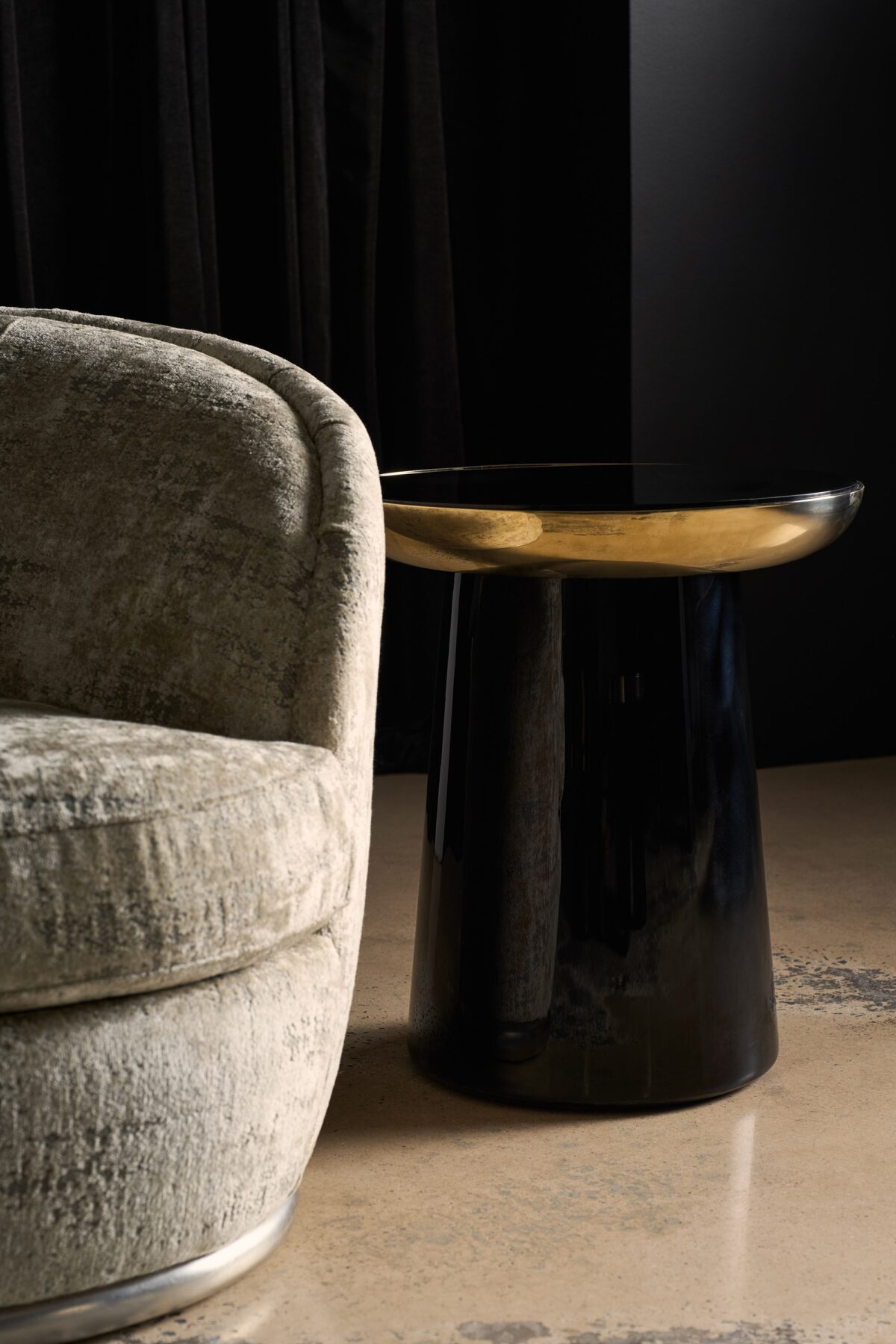 Contemporary Umbra Side Table in Piano Black finish