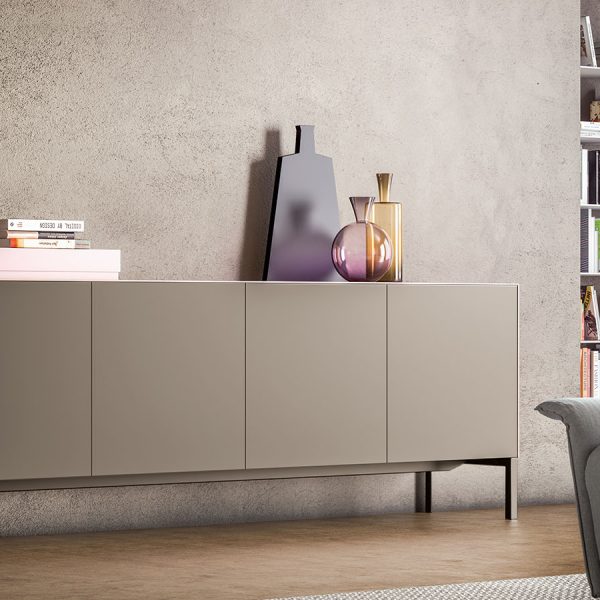 “Contemporary lounge chair – Norma by Pianca featuring elegant curves and premium fabric finish”