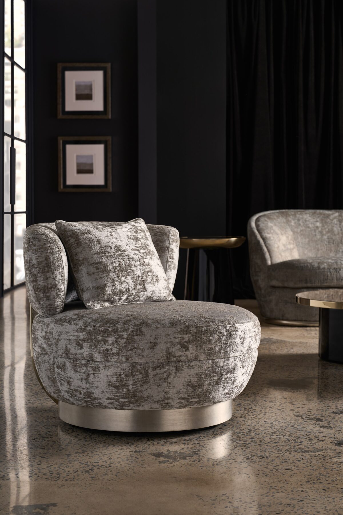 Contemporary Umbra Side Table in Piano Black finish