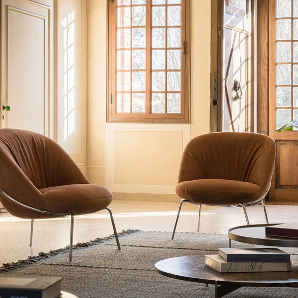 “Italian designer armchair – Ella by Pianca with sleek frame and sophisticated aesthetics”