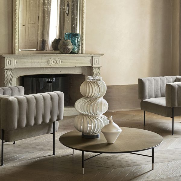 “Italian designer armchair – Fedra by Pianca with comfortable seating and minimalist silhouette”