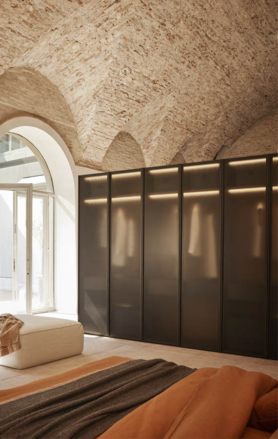“Milano dining chair by Pianca – stylish modern Italian seating with refined craftsmanship”