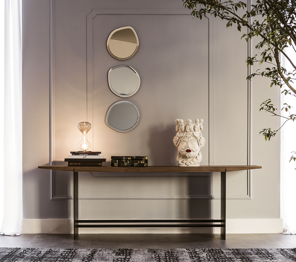 “TREVI by Cattelan Italia – elegant dining table with sculptural base and refined wood or ceramic top”