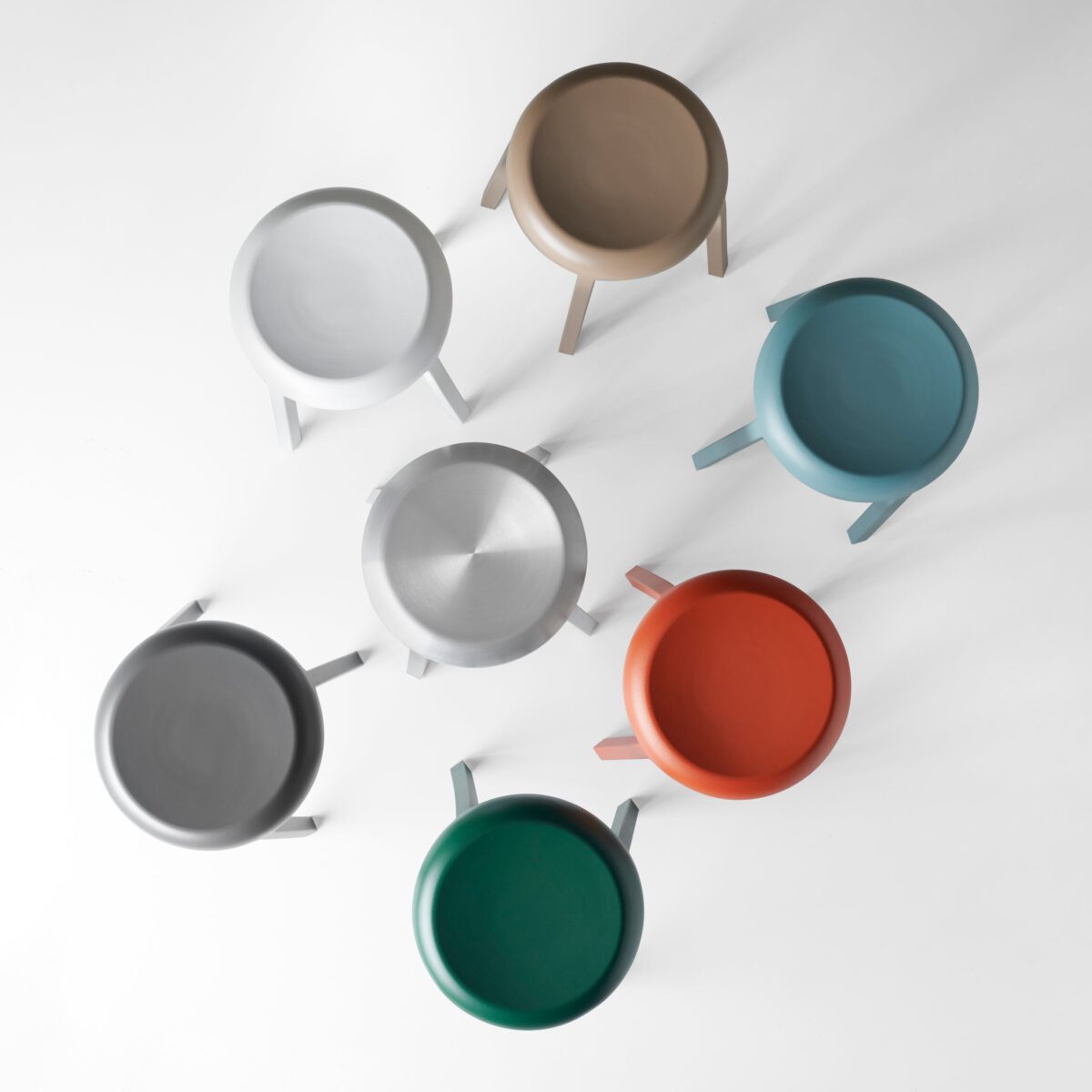 Emeco Za Stool – Sleek and functional, crafted from eco-friendly aluminum material.