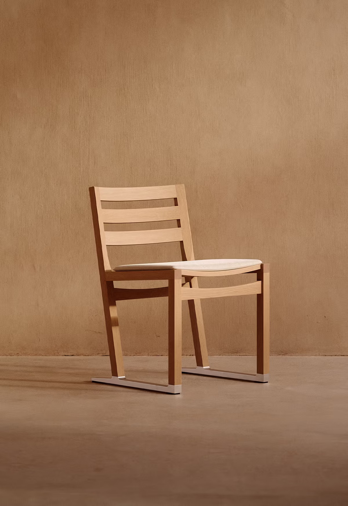 Side view of Outdoor Lean Chair by Bensen showcasing its reclined backrest and sleek design