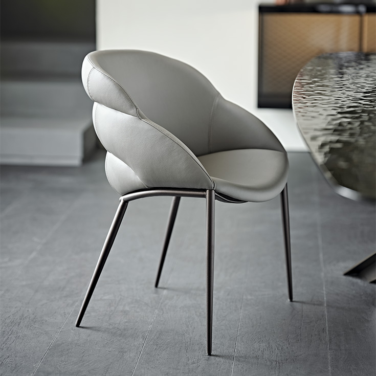 Close-up of CAMILLA ML chair by Cattelan Italia – high-end craftsmanship with luxurious materials and stitching