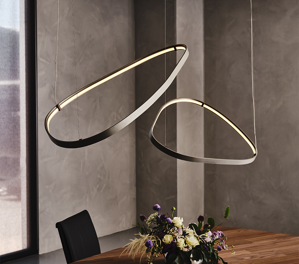 “MAGELLANO mirror by Cattelan – contemporary decorative mirror with bold oval shape and luxurious detailing”