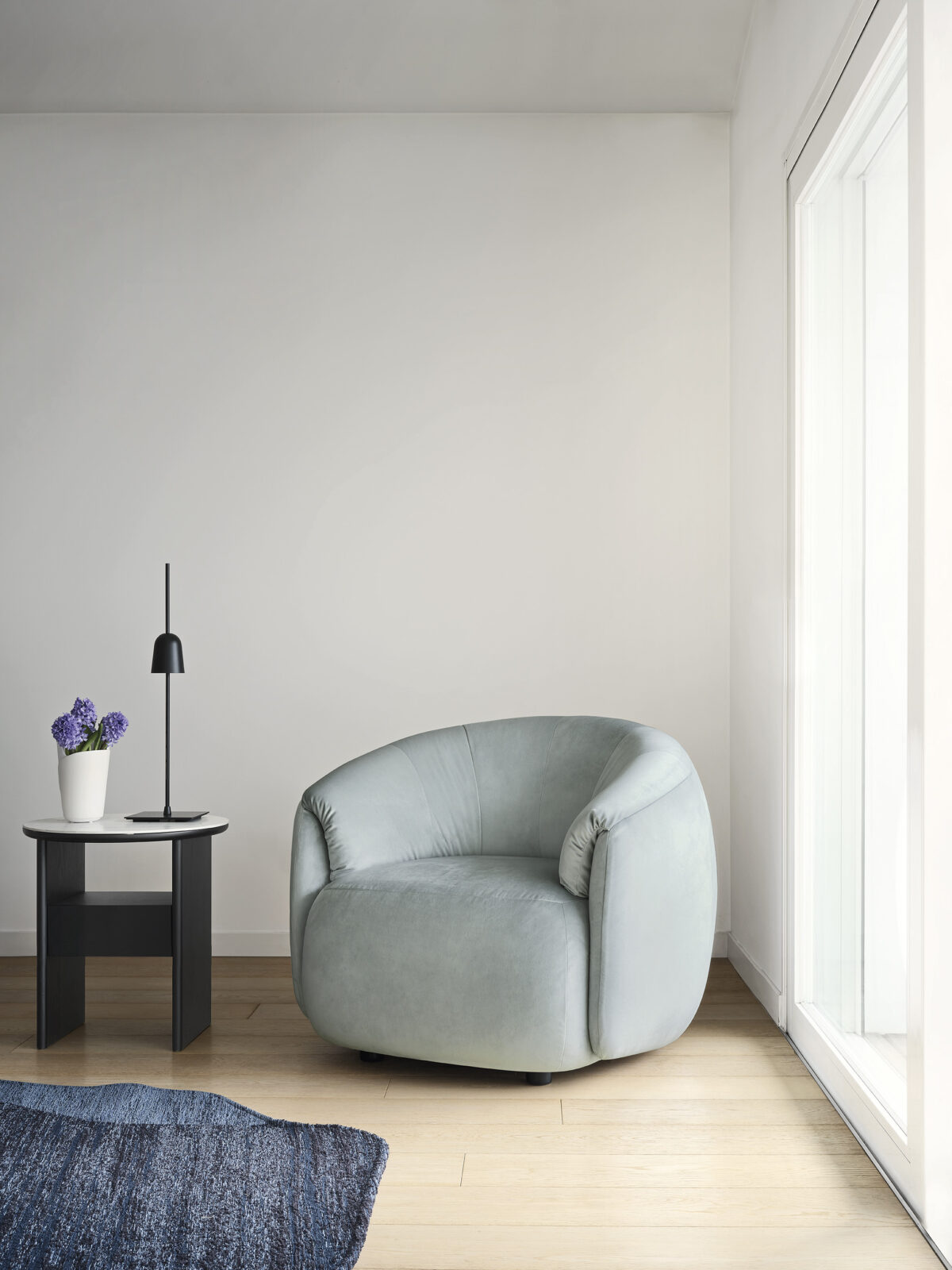 Modern Calligaris Haven table with a unique, robust base in [specify base color, e.g., "matte black"] and an elegant [specify top material, e.g., "marble-effect ceramic"] tabletop, perfect for contemporary dining.