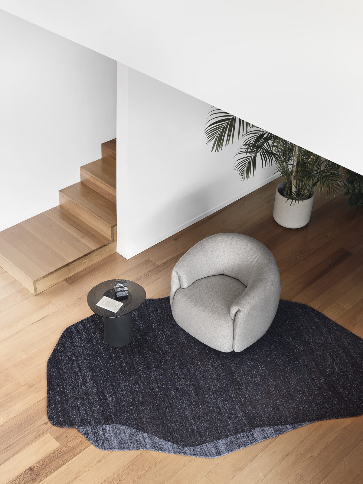 Calligaris Haven dining table, characterized by its artistic base where metal elements converge to form a strong, focal point, topped with a durable [specify top material, e.g., "wood" or "glass"] surface.