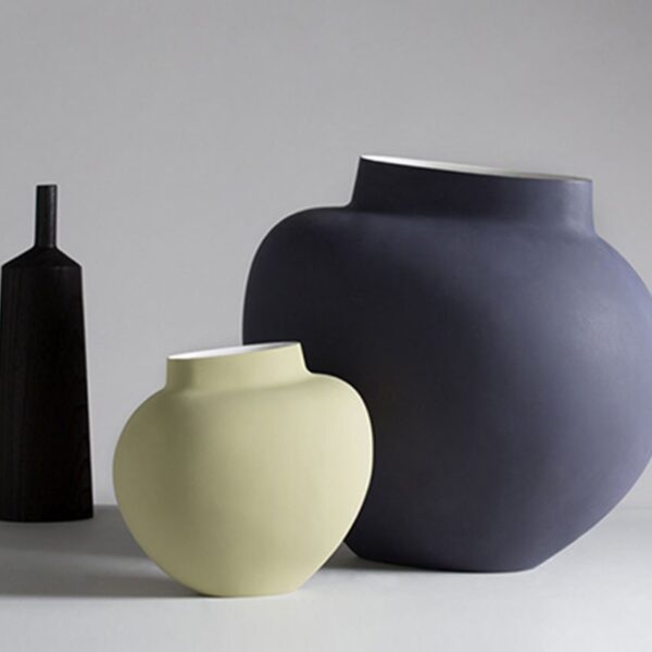 UNA 65 vase by Kose Milano in matte clay, showcasing minimalist Italian design. Available at Italcasa Design, Royal Oak, Michigan.