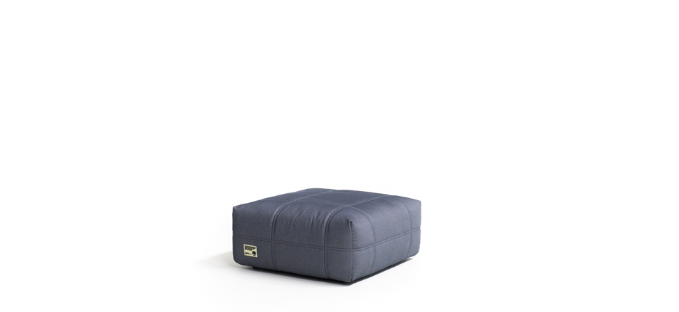 “Moroso AeroZeppelin – stylish lounge sofa featuring soft upholstery and sculptural form for comfortable seating”