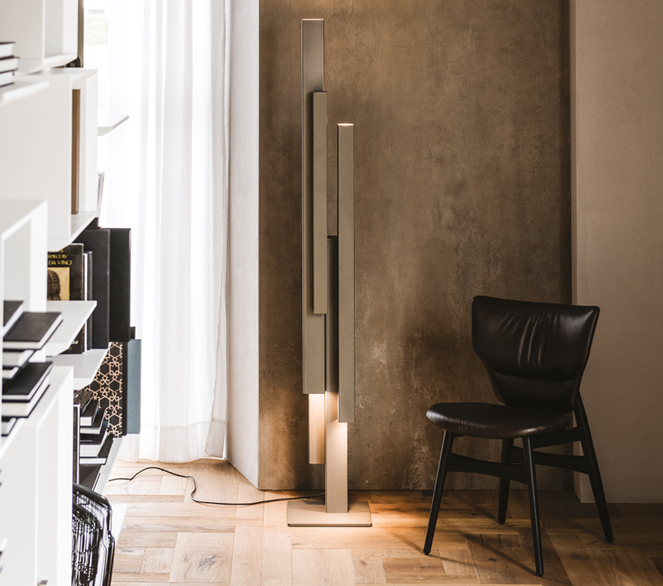 “MANHATTAN by Cattelan Italia – modern Italian mirror with geometric rectangular design and refined beveled detailing”