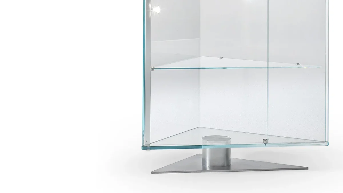 Onis Window Reflex modern Italian display unit with glass panels tailored for luxury showrooms in Royal Oak Michigan