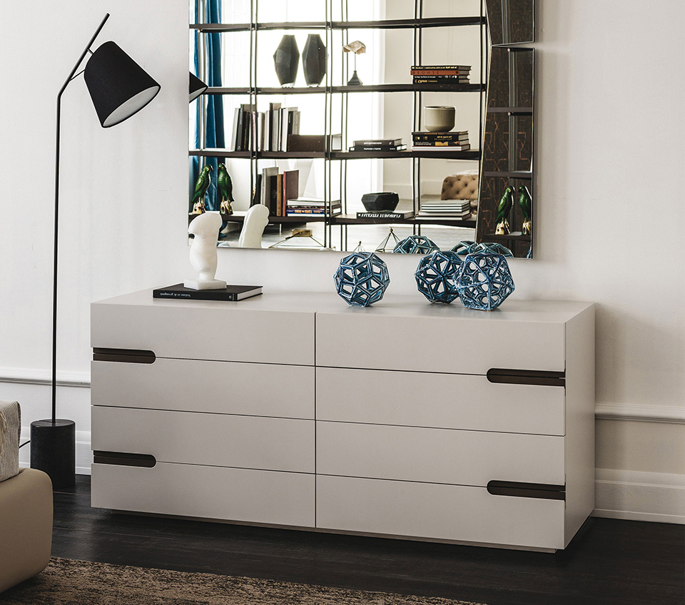 “CIRO by Cattelan Italia – sculptural modern wall mirror with organic oval shape and minimalist Italian design”