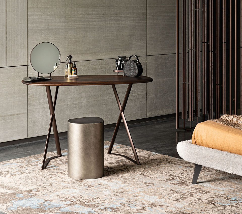 “TAHITI Trousse by Cattelan Italia – modern Italian vanity chair with elegant curved lines and premium upholstery”