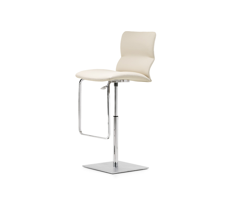 “VICTOR by Cattelan Italia – modern Italian dining chair with upholstered seat and sleek wooden legs”