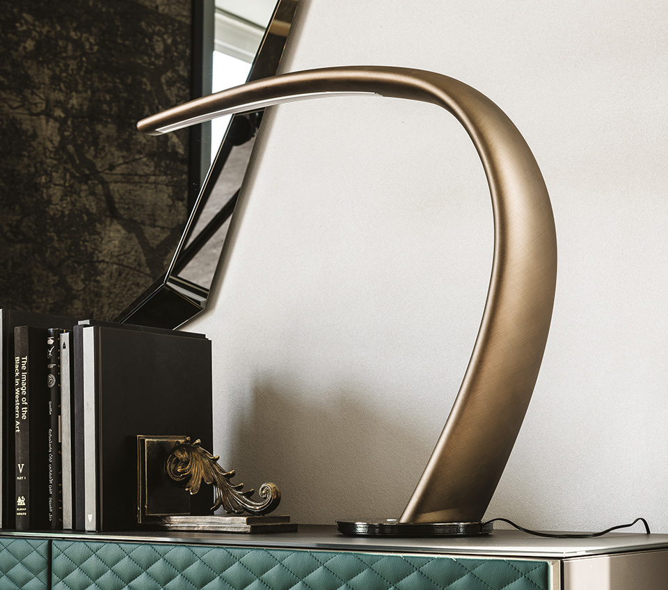 “MAMBA by Cattelan Italia – modern Italian table lamp with sinuous ceramic base and minimalist fabric shade”
