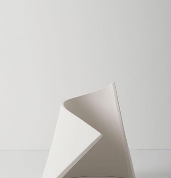 Modern luxury Vase “Divenire” by Kose Milano – Italian craftsmanship showcased in Birmingham, Michigan