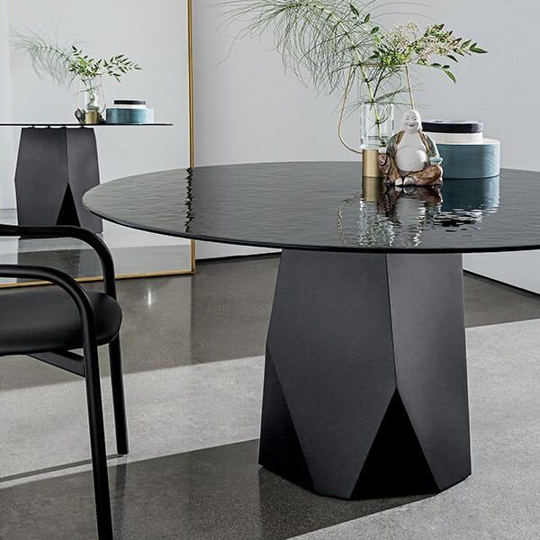 “Deod Table by Sovet – modern Italian dining table with sculptural single base and refined contemporary design”