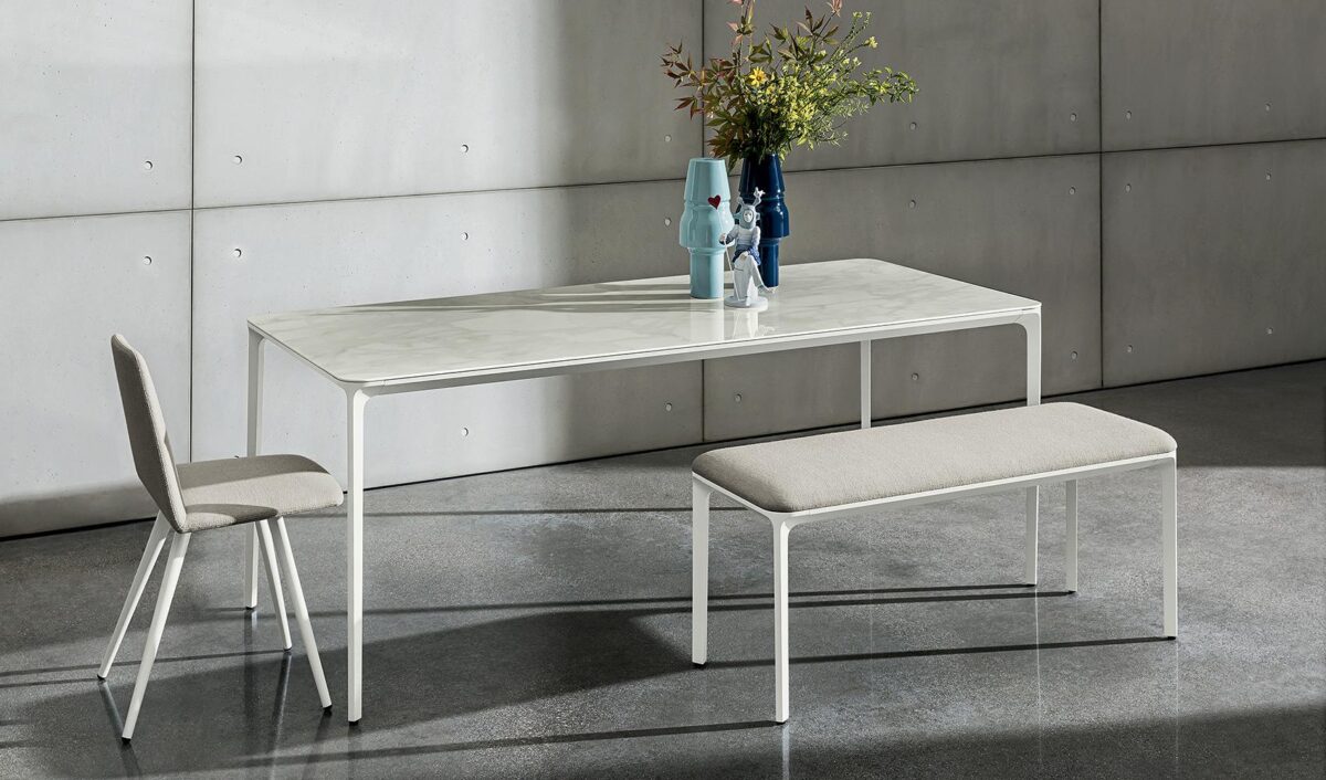“Sovet Slim Dining Table – sleek contemporary design with thin-profile legs and smooth extension system”