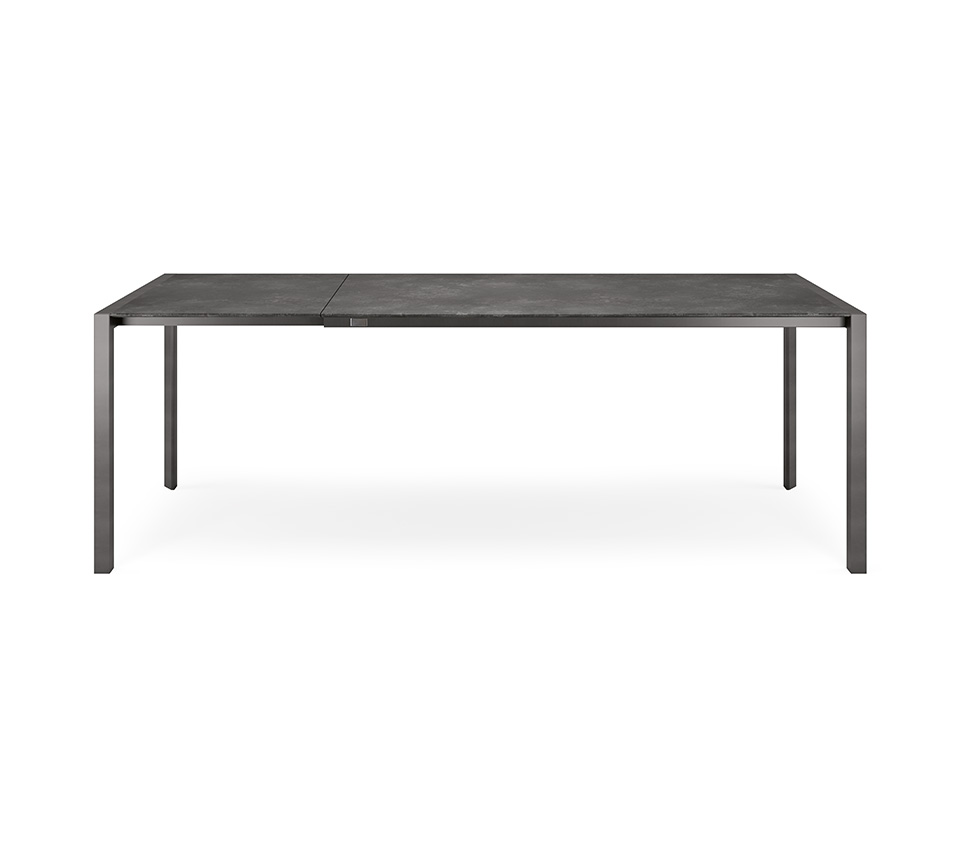 “Top view of PEDRO Drive by Cattelan Italia – contemporary extendable table with streamlined surface and elegant proportions”