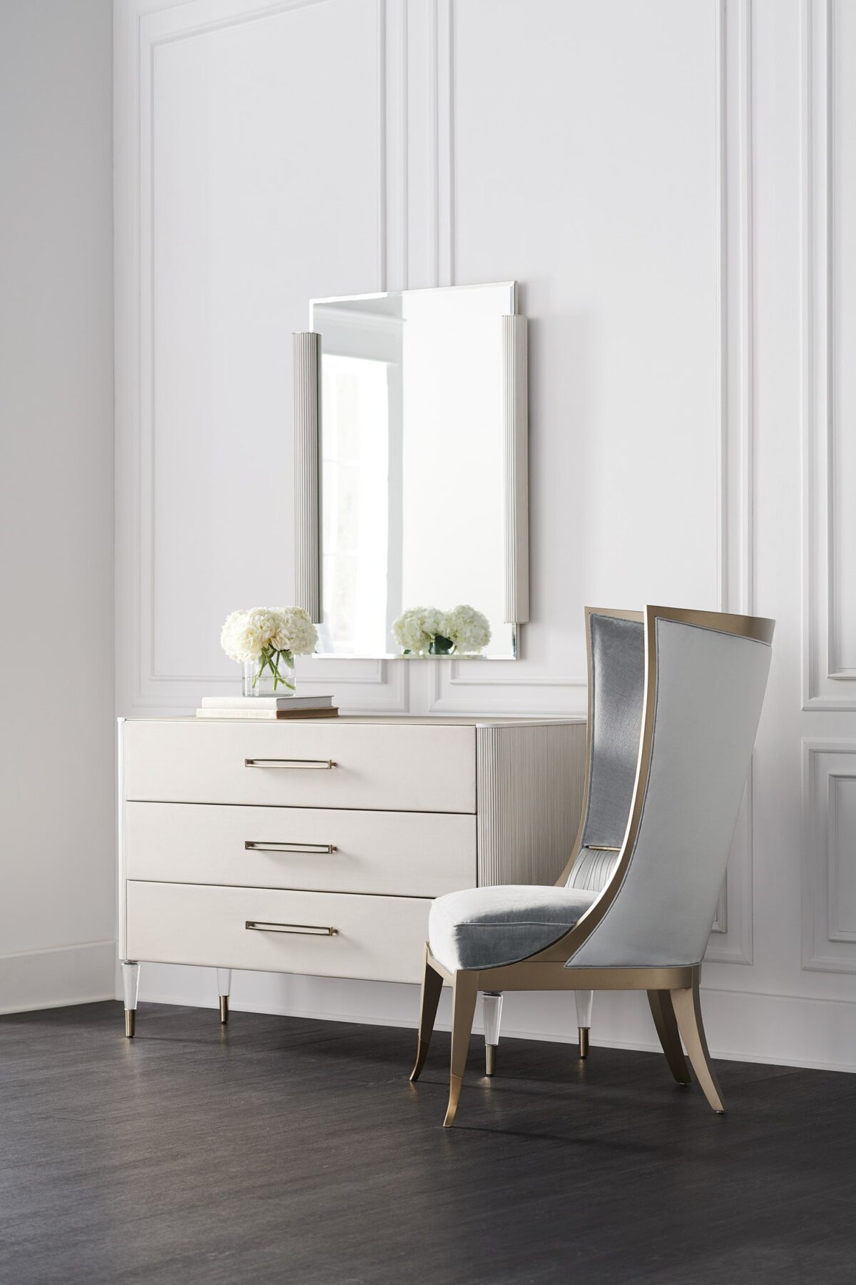 Caracole I LOVE IT! bench, featuring a distinctive, deeply curved silhouette that creates an inviting and sculptural seating piece.