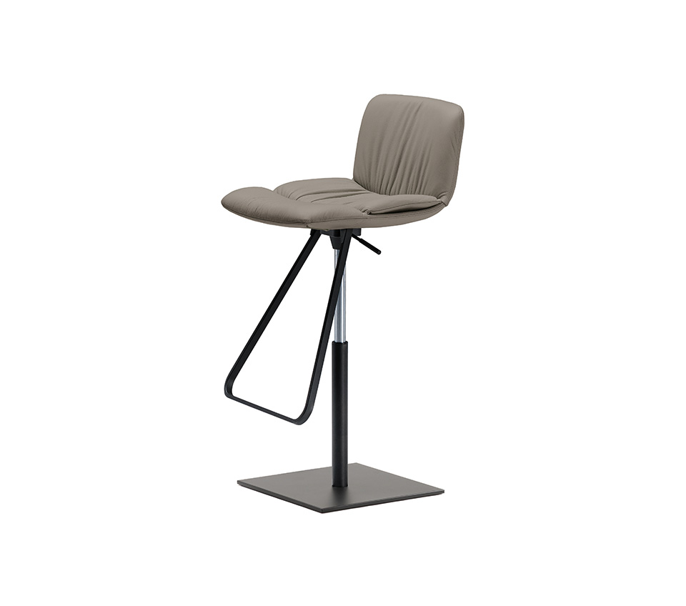 “AXEL by Cattelan Italia – modern Italian chair with sleek upholstered seat and metal base”