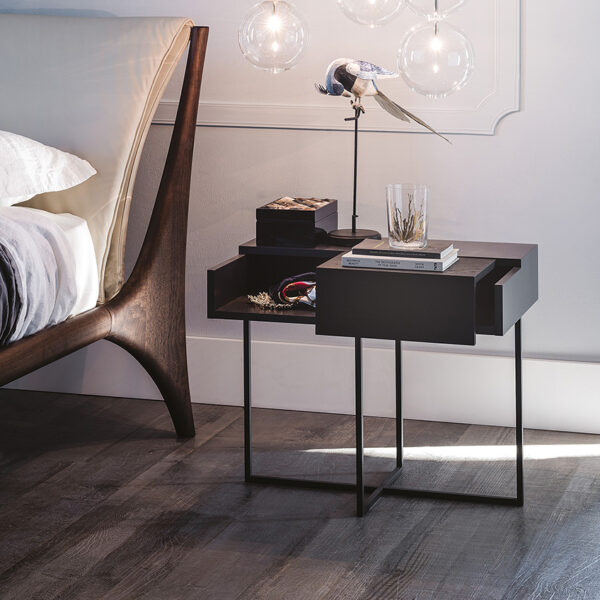 “DANTE by Cattelan Italia – modern Italian valet stand with sculptural metal frame and elegant wooden tray”
