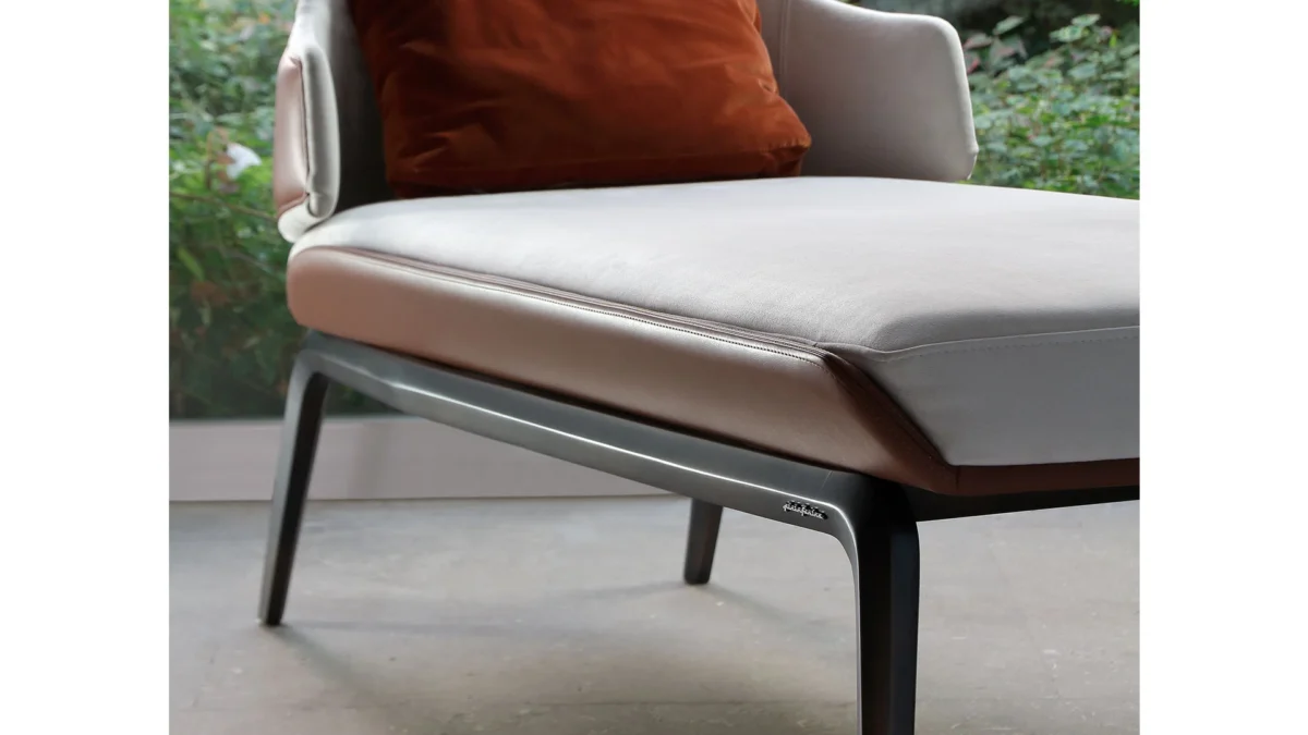 Vela Chaise‑longue by Reflex showcased in Royal Oak Michigan showroom, modern Italian luxury seating design.