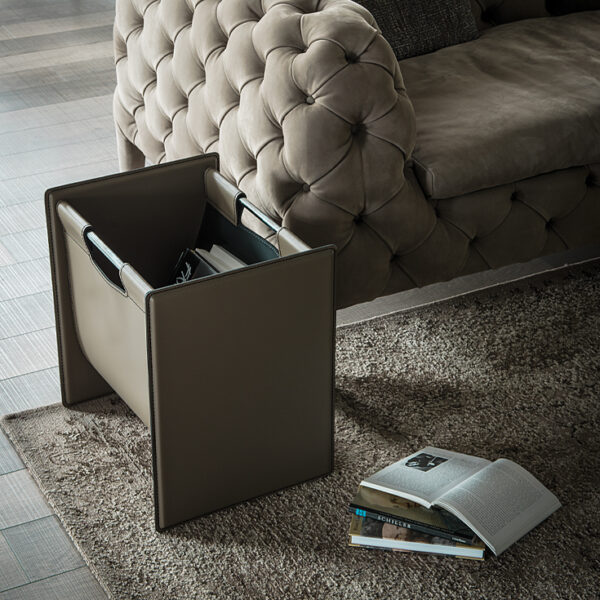 “JERRY by Cattelan Italia – modern Italian valet stand with sleek metal frame and elegant leather details”