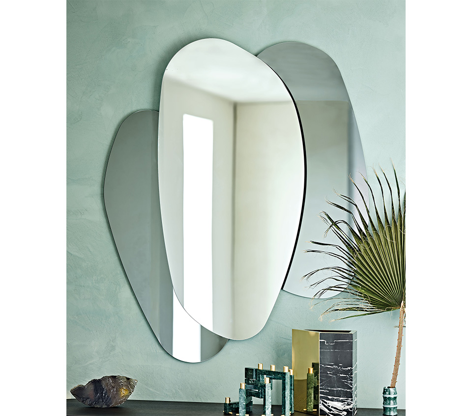 “ULISSE by Cattelan Italia – modern Italian wall clock with bold sculptural design and minimalist metallic frame”