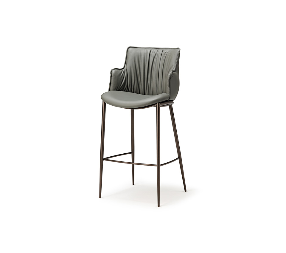 “RIHANNA ML by Cattelan Italia – modern Italian dining chair with quilted backrest and slim metal legs”