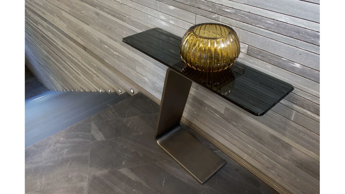 Oh Console Reflex modern Italian console table with sleek lacquered finish tailored for luxury entryways in Royal Oak Michigan