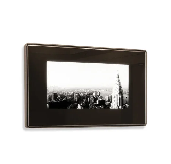 “Reflex OH FRAME MIRROR TV – multifunctional mirror with integrated TV.”