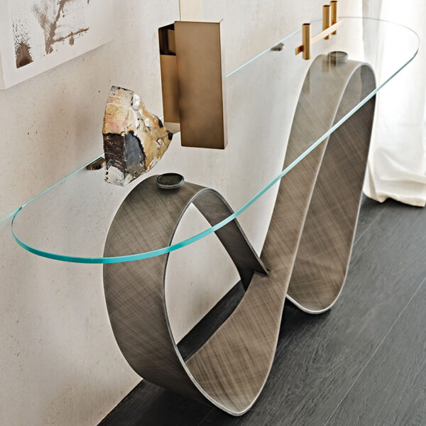 “BUTTERFLY by Cattelan Italia – modern dining table with sculptural steel base and elegant ceramic or wood top”