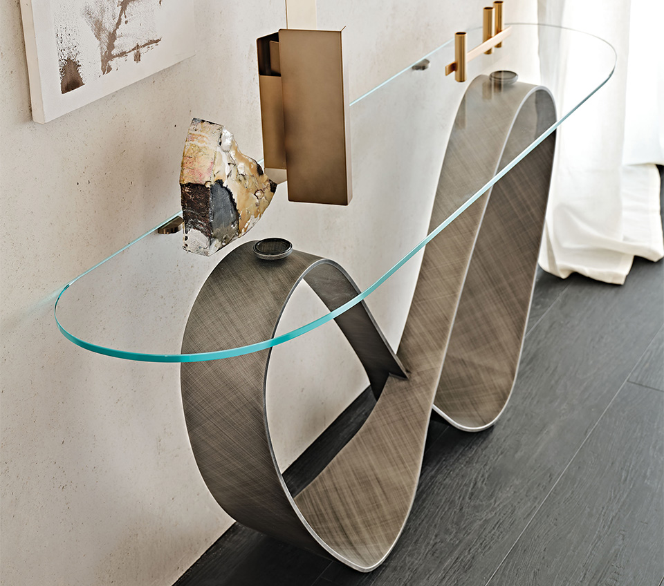 “BUTTERFLY by Cattelan Italia – modern dining table with sculptural steel base and elegant ceramic or wood top”