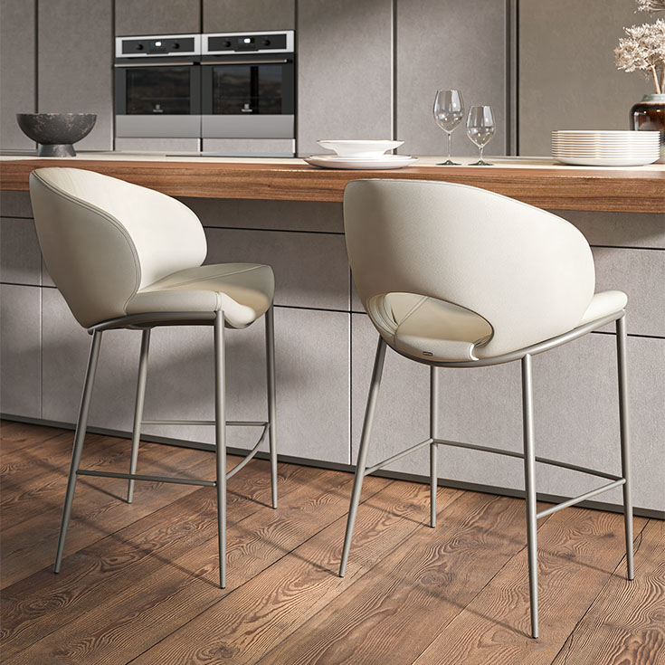 “MIRANDA chair by Cattelan Italia – modern lounge chair with soft contours and sleek metal base”