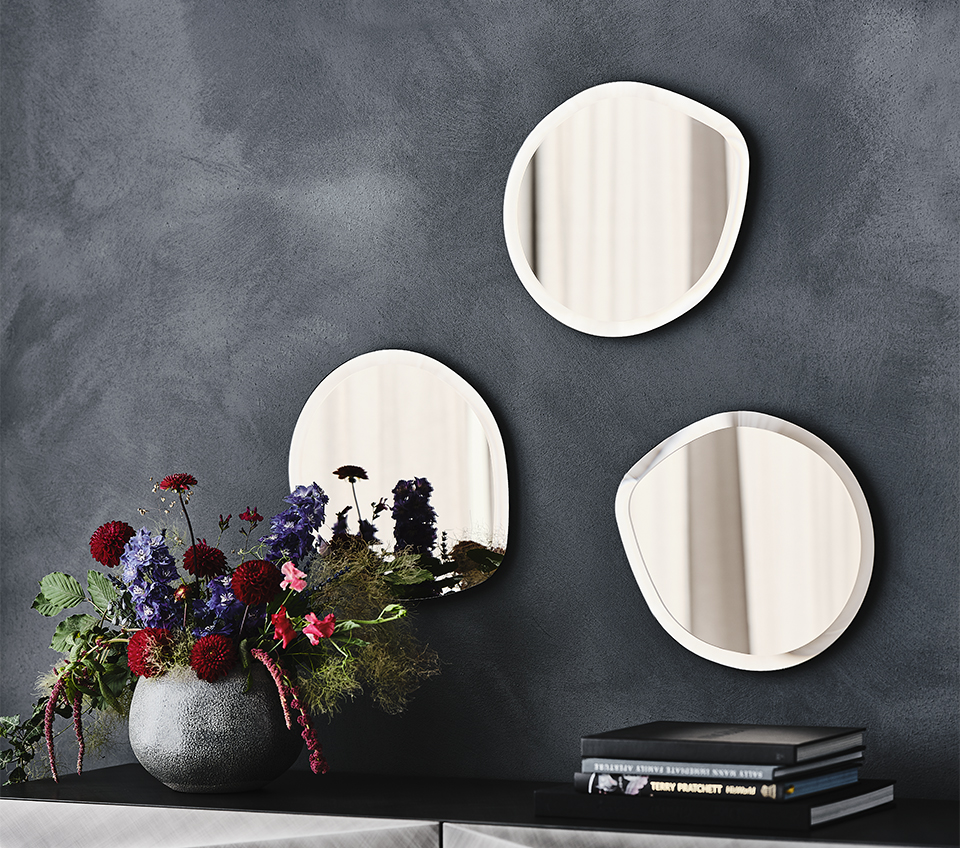 “HAWAII by Cattelan Italia – modern Italian wall mirror set with organic, freeform shapes and artistic composition”