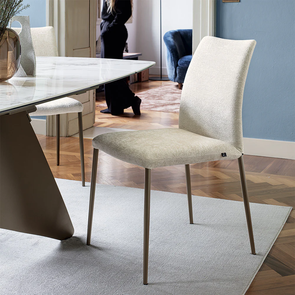 “Front view of ATLAS by Connubia – contemporary extendable table with minimalist design”